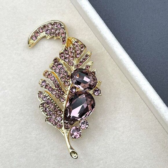 Yellow Gold with Pinkish Purple Amethyst Crystal Single Feather Pin Back Brooch - Picture 3 of 9